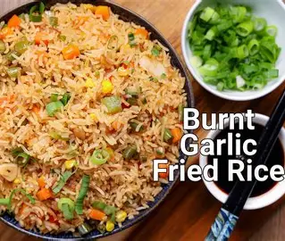 burnt garlic stir fried Thai rice [chicken]
